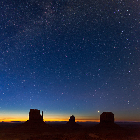 MONUMENT VALLEY NIGHT